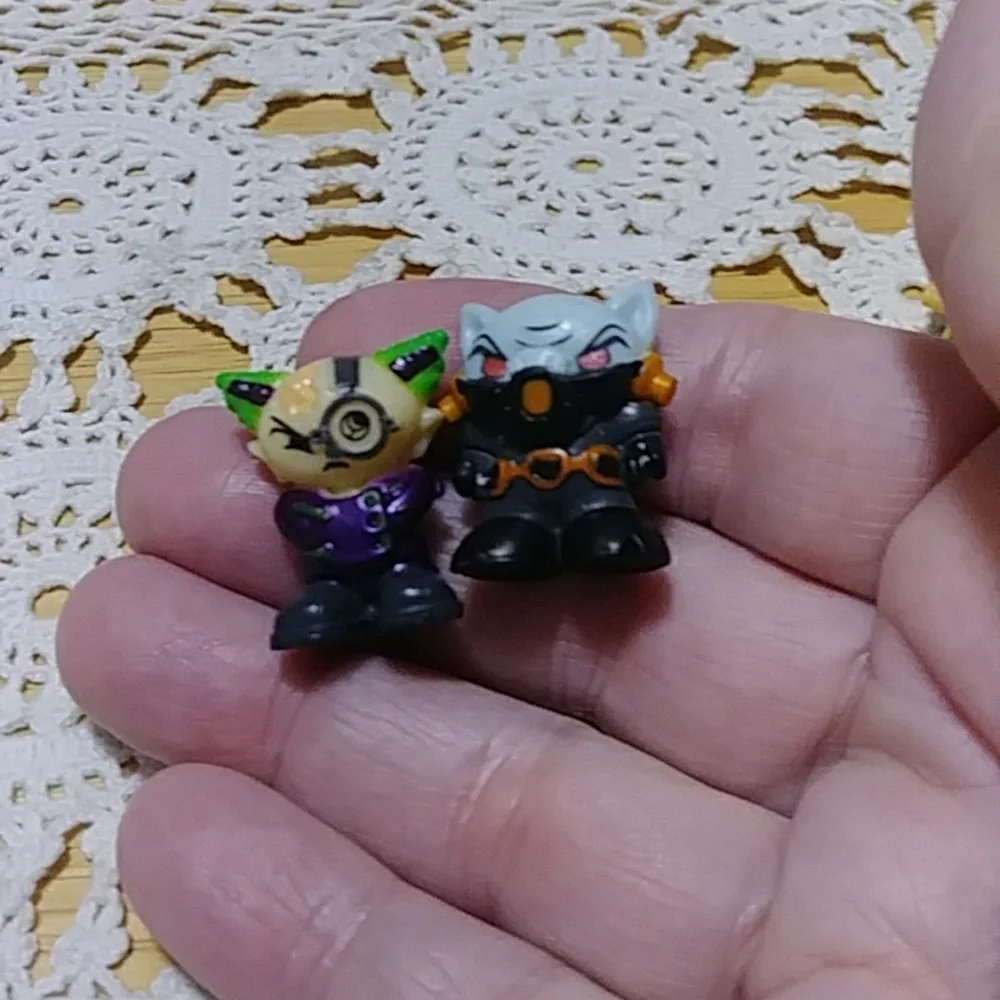 Ready2Robot mini figs build, swap, battle series 1